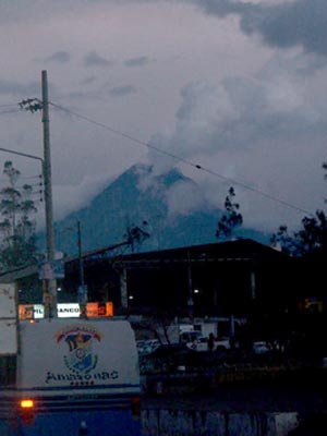 tungurahua volcano night